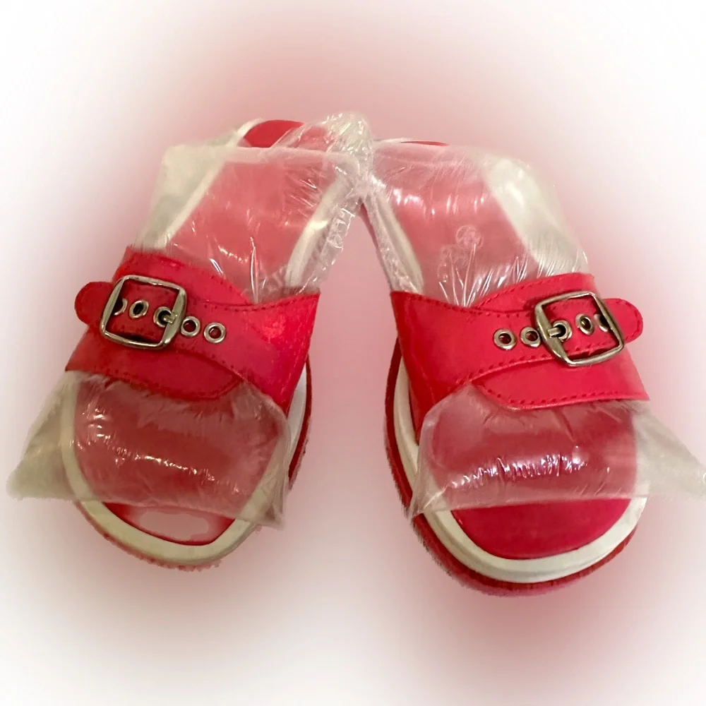 🌸Barbie Bubblegum Pink Slip-on Bickel Slides/Sandals sz:7 flip/flop Super Cute!